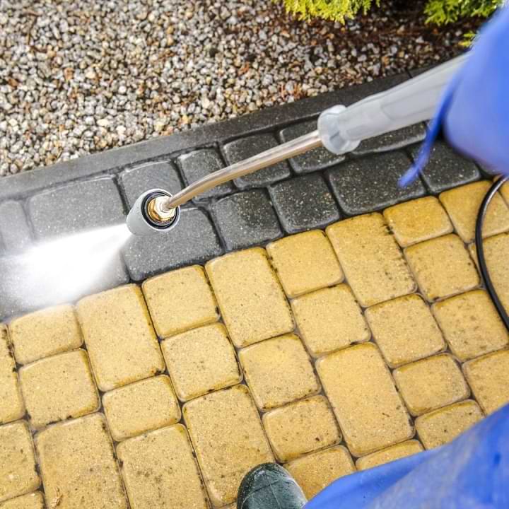 Driveway cleaning with pressure washing